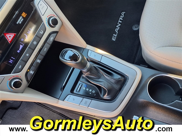 2017 Hyundai ELANTRA SE:164749B