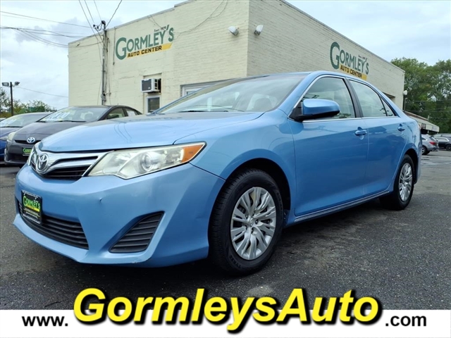 2012 Toyota Camry LE photo 2