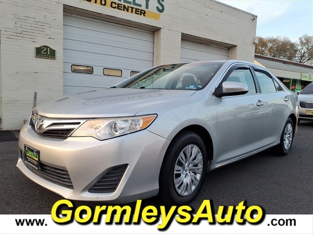 2012 Toyota Camry LE photo 2