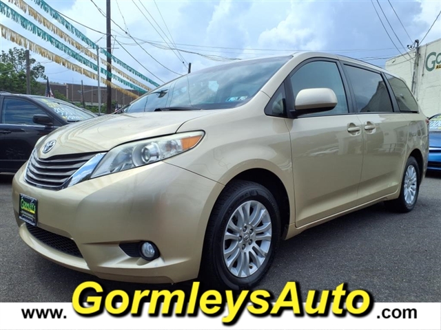 2011 Toyota Sienna XLE Limited photo 2