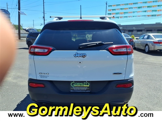 2017 Jeep Cherokee Latitude:512833B