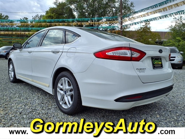 2014 Ford Fusion SE photo 2