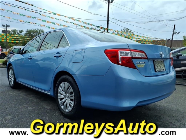 2012 Toyota Camry LE photo 3