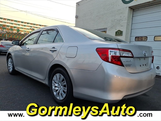 2012 Toyota Camry LE photo 3