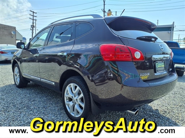 2011 Nissan Rogue SV photo 3