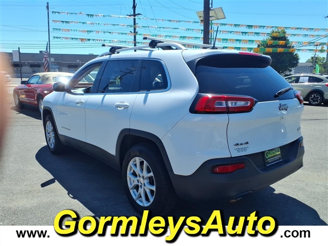 2017 Jeep Cherokee Latitude:512833B
