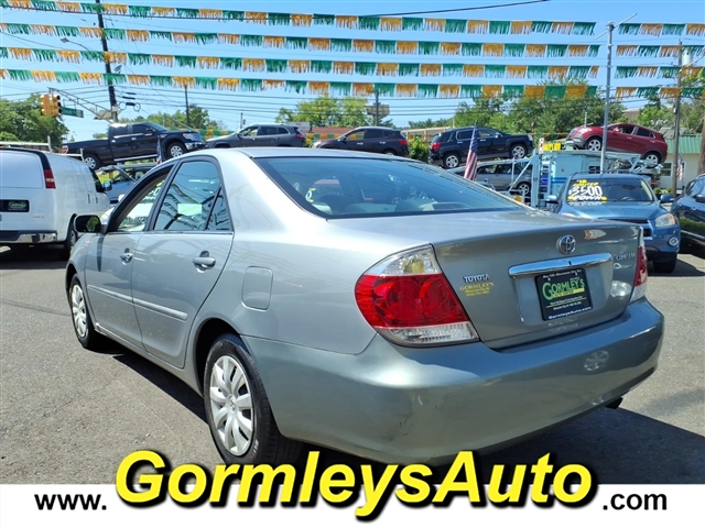 2005 Toyota Camry LE:549857B