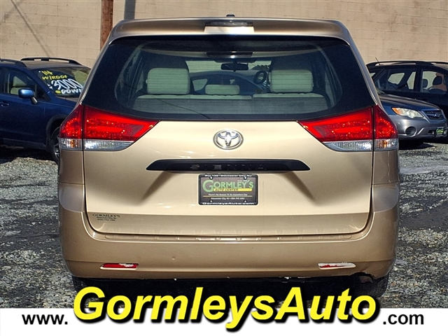 2011 Toyota Sienna Base 7-Passenger:153286B