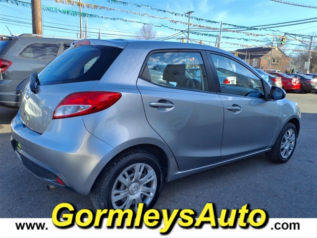 2012 Mazda Mazda2 Sport photo 4