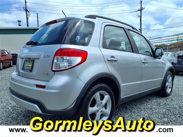2009 Suzuki SX4 photo 4