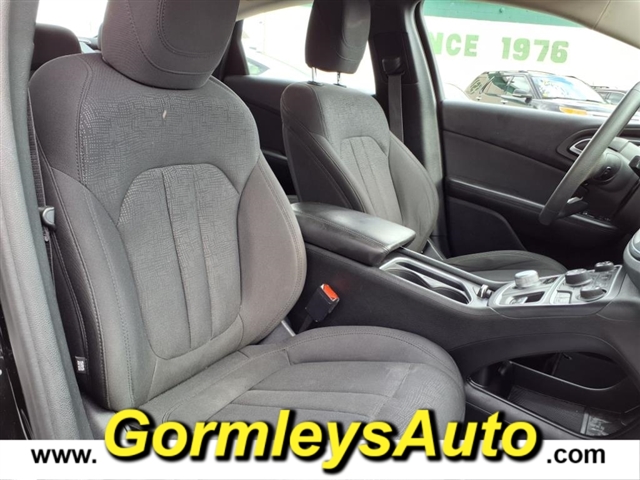 2015 Chrysler 200 Limited photo 6