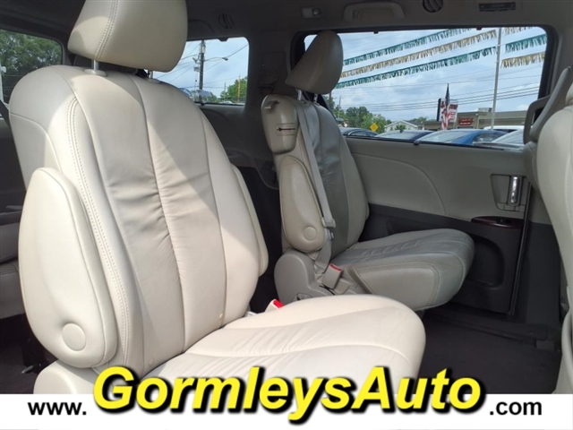 2011 Toyota Sienna XLE Limited photo 6