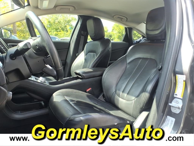 2015 Chrysler 200 C photo 7