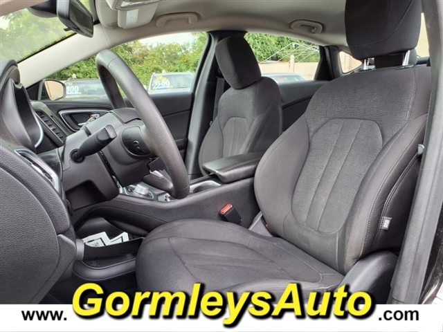 2015 Chrysler 200 Limited photo 8