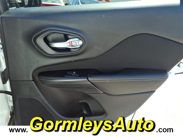 2017 Jeep Cherokee Latitude:512833B