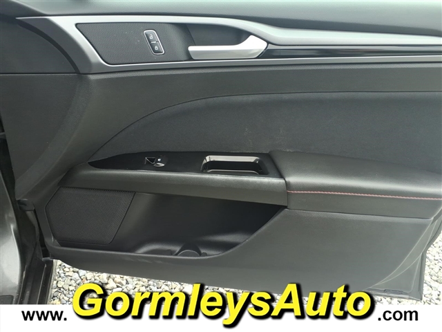 2016 Ford Fusion SE:273378B