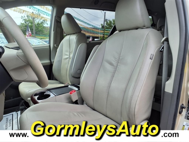 2011 Toyota Sienna XLE Limited photo 7