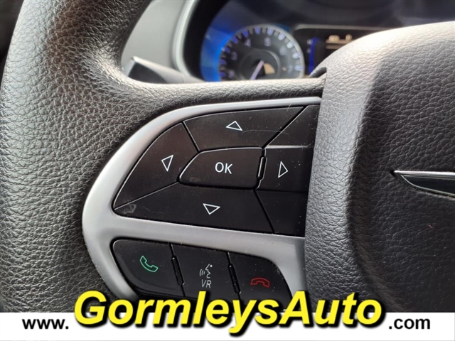 2015 Chrysler 200 Limited photo 9
