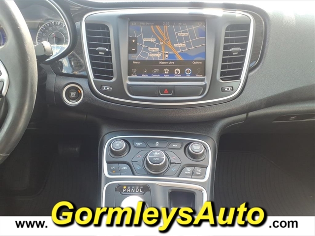 2015 Chrysler 200 C photo 9