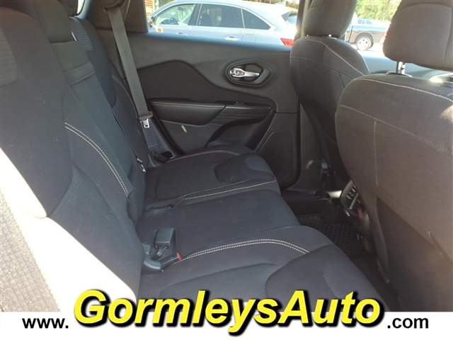 2017 Jeep Cherokee Latitude:512833B