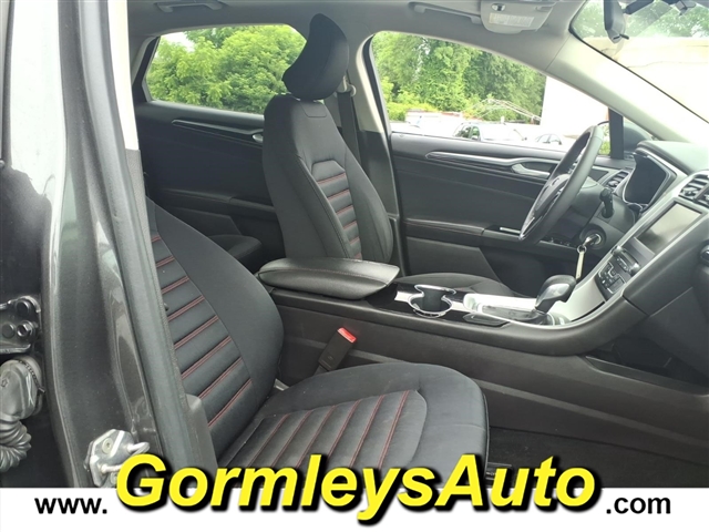 2016 Ford Fusion SE:273378B
