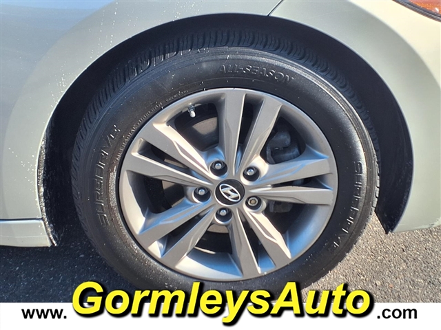 2017 Hyundai ELANTRA SE:164749B