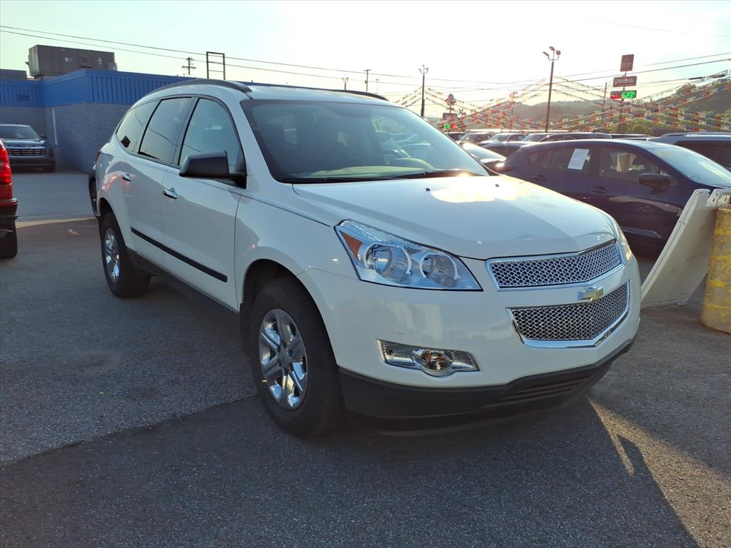 White 40u 2012 Chevrolet Traverse LS AWD SUV / Crossover All-Wheel Drive Automatic