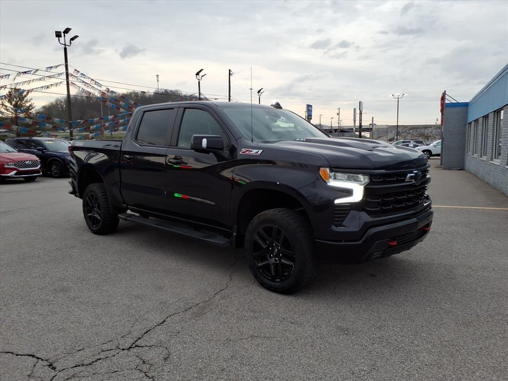 Dark Ash Metallic 2024 Chevrolet Silverado 1500 LT Trail Boss Crew Cab 4WD Pickup Truck Four-Wheel Drive Automatic