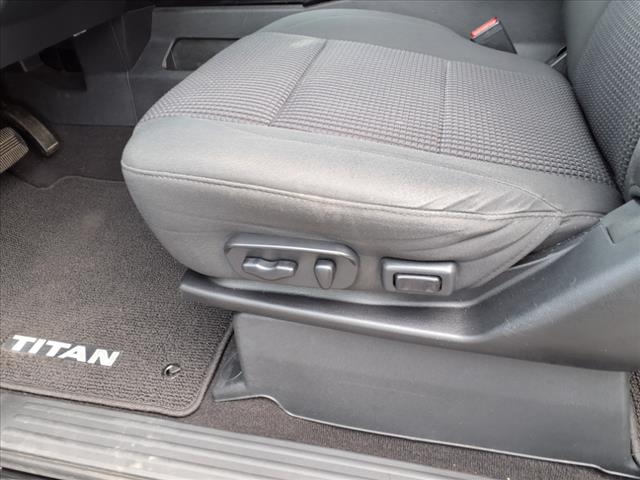 2015 Nissan Titan SV
