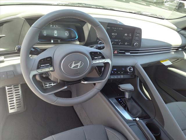 2025 Hyundai ELANTRA SEL