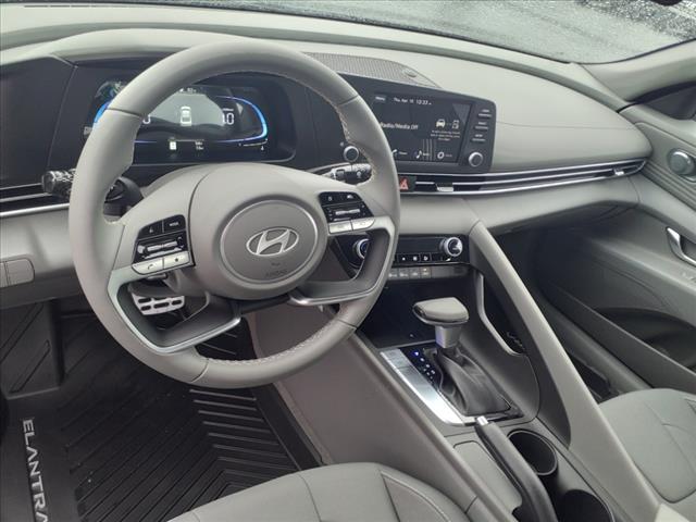 2025 Hyundai ELANTRA SEL