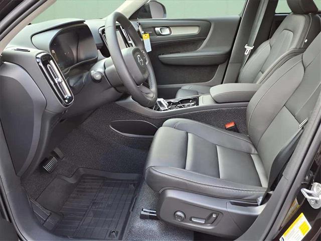 2026 Volvo XC40 B5 Ultra Dark Theme