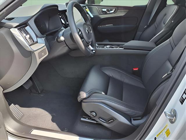 2026 Volvo XC60 B5 Ultra Black Edition