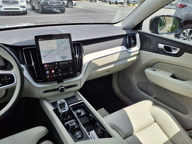 2026 Volvo XC60 B5 Ultra Dark Theme