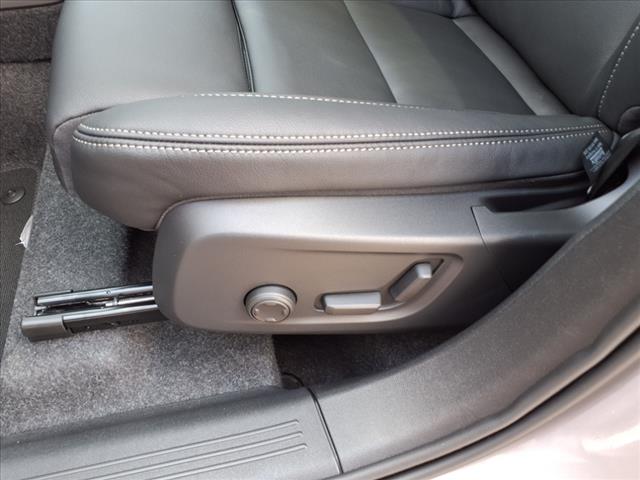 2026 Volvo XC40 B4 Plus Bright Theme