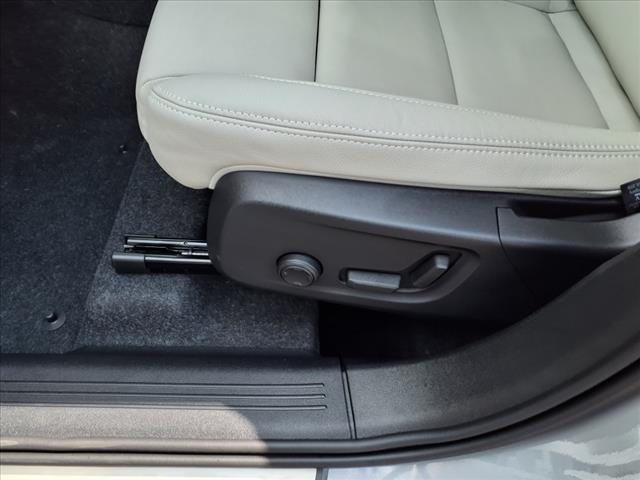 2026 Volvo XC40 B5 Plus Dark Theme