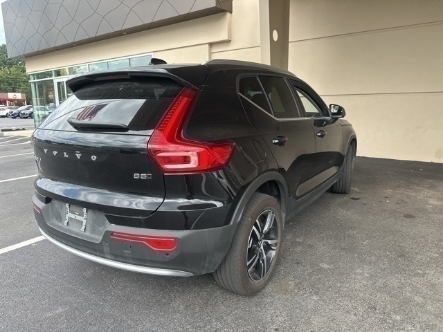 2025 Volvo XC40 B5 Core