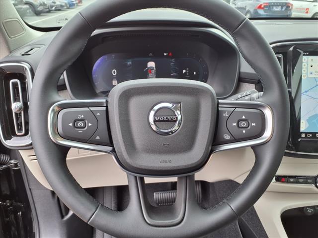 2025 Volvo XC40 B5 Ultra Dark Theme