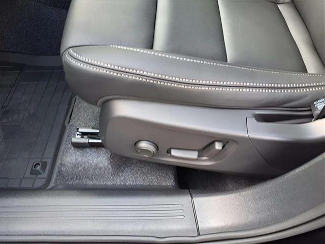 2026 Volvo XC40 B5 Ultra Dark Theme