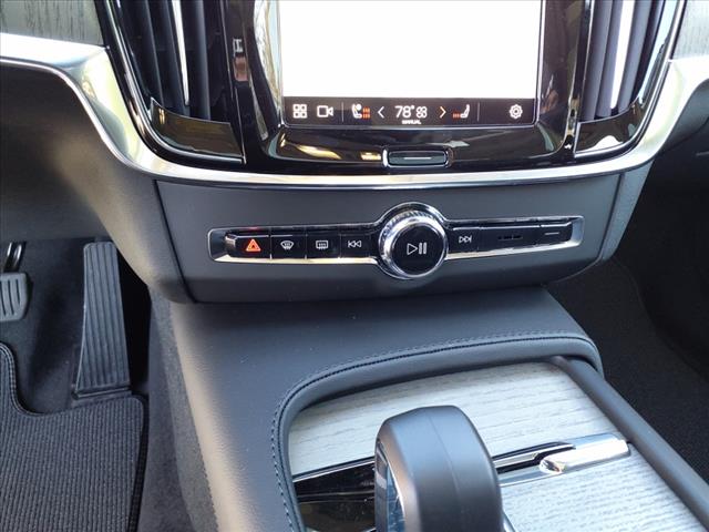 2025 Volvo V90 Cross Country B6