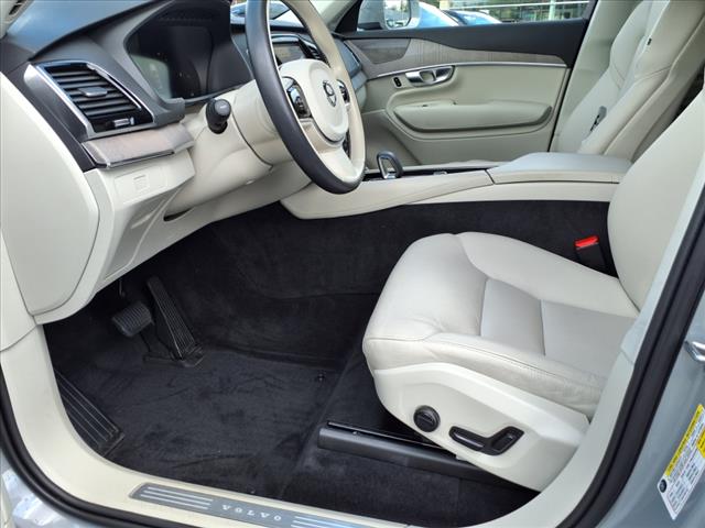 2024 Volvo XC90 B6 Plus Bright Theme