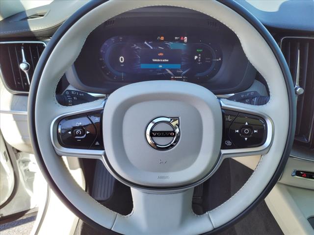 2025 Volvo XC60 T8 Ultra