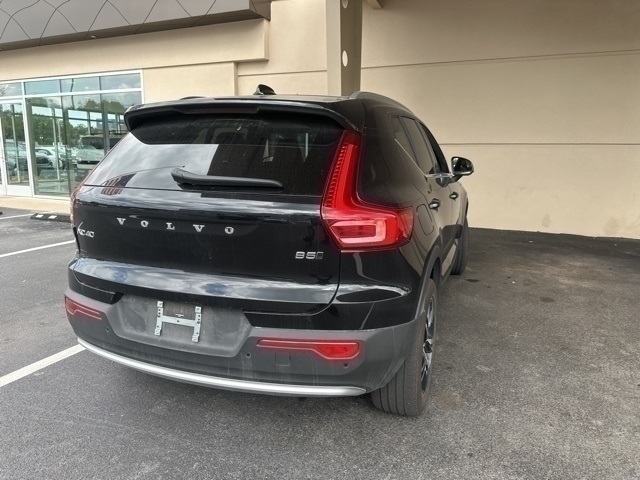 2025 Volvo XC40 B5 Core