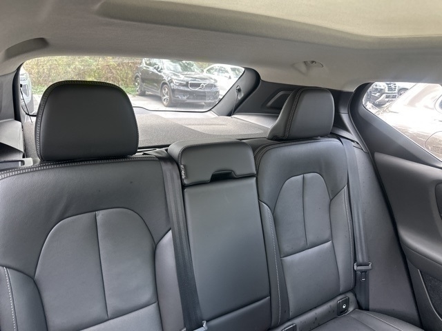 2025 Volvo XC40 B5 Core