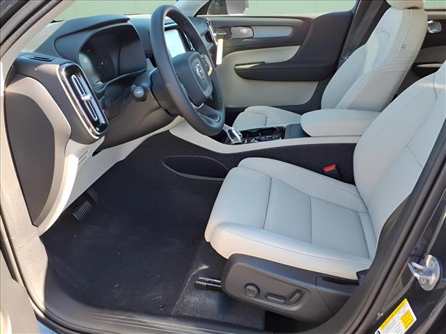 2026 Volvo XC40 B5 Ultra