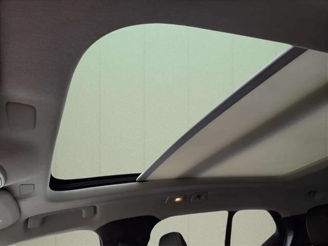 2026 Volvo XC40 B5 Ultra Dark Theme