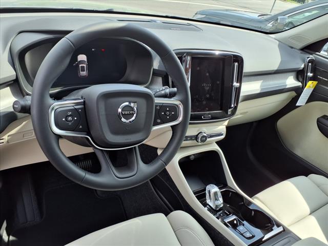 2026 Volvo XC40 B5 Ultra Dark Theme