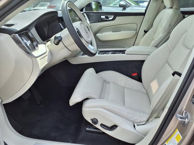 2026 Volvo XC60 B5 Ultra Dark Theme