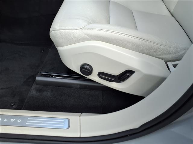2024 Volvo XC90 B6 Plus Bright Theme