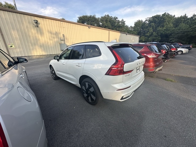 2025 Volvo XC60 T8 Plus